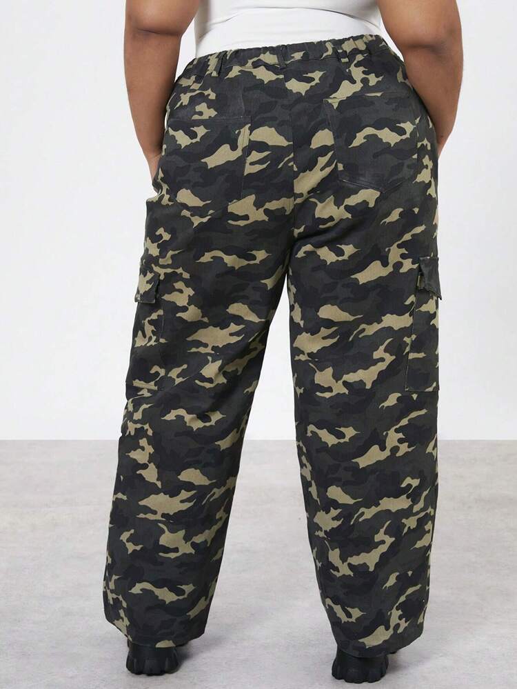 Plus Size Women's Camouflage Cargo Pants