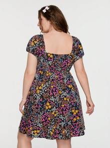 SHEIN Qutie Plus Size Nơ trang trí váy cổ yếm in hoa Ditsy - Nhiều màu - Xem 2
