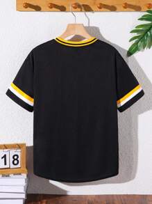 SHEIN Tween Boy Casual Street Style Knitted Short Sleeve T-Shirt With V-Neck, Digital & Letter Print, Sporty Look