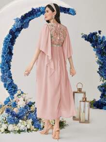 Al Najma 女式土耳其風格連身衫，飾有珠子，刺繡和襯邊褶飾 - 粉色 - 查看 2