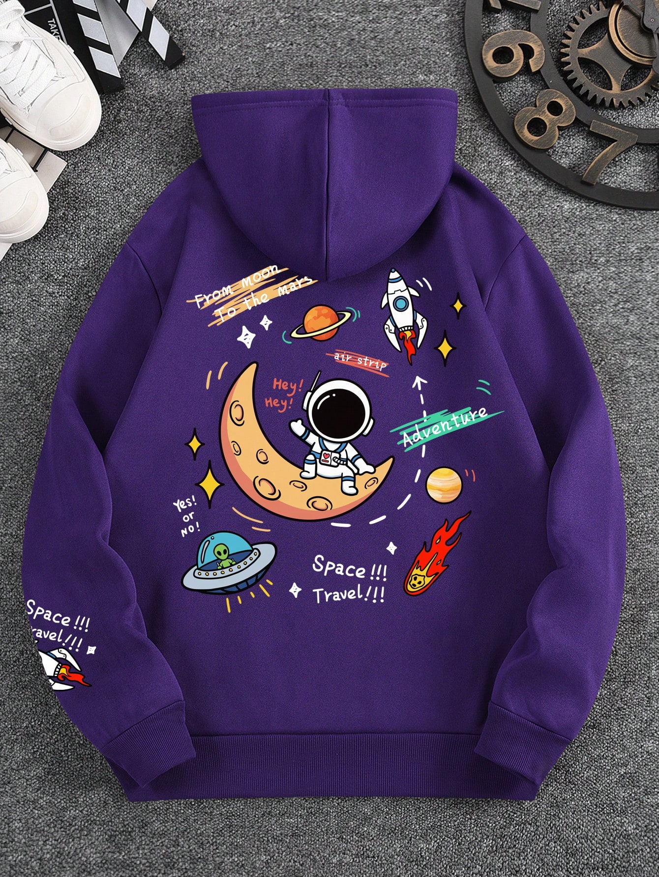 Manfinity Dauomo Men's Hooded Sweatshirt With Printed Astronaut And Alien Design