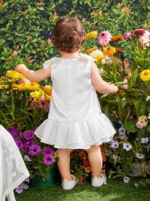 SHEIN Elegant & Lovely Baby Girl White Satin Bow Decoration Ruffled Sleeveless Dress