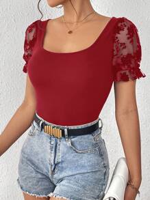 SHEIN Privé 女士花卉絨面網紗拼接泡泡袖t恤 - 紅色 - 查看 3