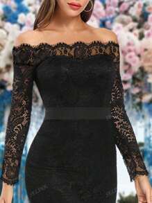 Vestido de dama de honor con hombros descubiertos, encaje y cola de pez en color negro