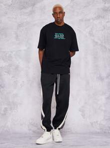 SUMWON Áo thun có in hình đồ họa mặt trước và mặt sau - màu đen - Xem 3