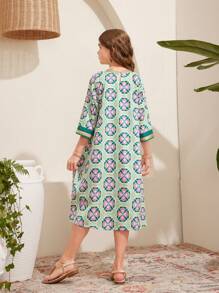 SHEIN Cô gái Tween Lỏng lẻo phù hợp Đáng yêu In hoa Cổ chữ V Đầm Midi Đối với Mặc hàng ngày Và - màu xanh lá - Xem 2