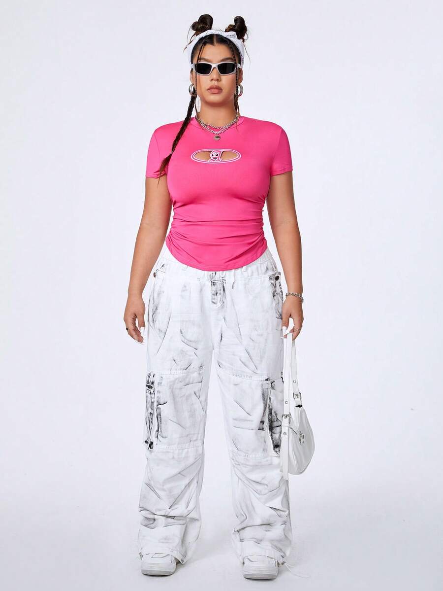 SHEIN Coolane 大尺寸女士修身短袖t卹,掏空字母刺繡 - 粉色 - 查看 1