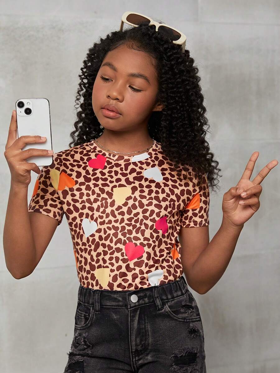 SHEIN 少女日常休閒愛心波點印花短袖圓領T恤，適用於春夏季節 - 彩色 - 查看 1