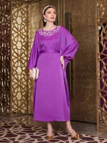 Al Najma 女士珍珠装饰蝙蝠袖长袍连衣裙，优雅奢华晚会风格 - 紫色 - 查看 3