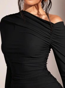 SHEIN BAE 女式露肩長袖收縮身體迷你洋裝,採用緊身臀部設計