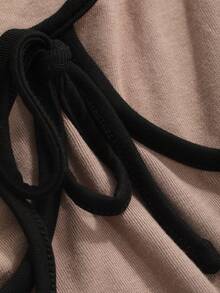 DAZY 帶邊緣和領帶細節的色塊修身t恤 - 棕色 - 查看 4