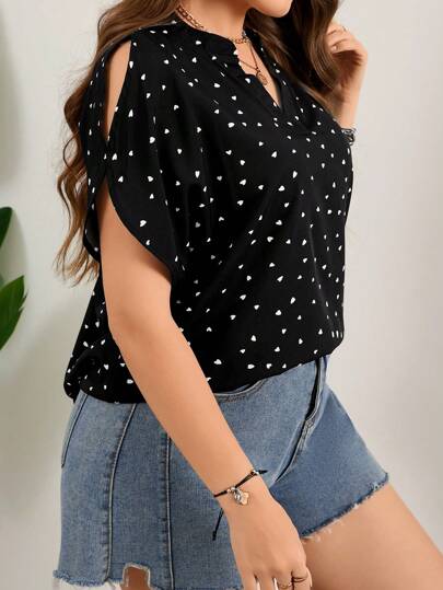 SHEIN LUNE Plus Size Heart & Floral Print Cutout Shoulder V-Neck Short Sleeve Casual Blouse, For Dating