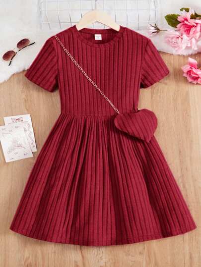 SHEIN Tween Girls' Knitted Solid Color Short Sleeve Dress With Round Neckline And Heart Shaped Crossbody Bag