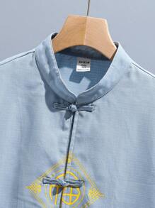 SHEIN Set da 2 pezzi composto da camicia a maniche corte con colletto alla coreana e stampa in caratteri cinesi, e pantaloncini per ragazzi pre-adolescenti, stile casual cinese