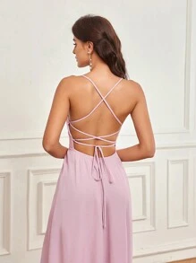 SHEIN Belle Elegante y romántico vestido rosa con tirantes de satén que envuelve el pecho y la espalda con tiras cruzadas y hermoso diseño en forma de A en la espalda, con abertura alta lateral y tirantes de espagueti. Vestido elegante y romántico para mujeres adecuado para banquete de vacaciones, vestido de dama de honor para adultos - Rosa - Ver 2