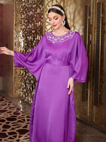 Al Najma 女士珍珠装饰蝙蝠袖长袍连衣裙，优雅奢华晚会风格 - 紫色 - 查看 5