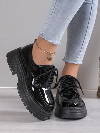 女性秋季英式珍鞋款,圓頭、綁帶、厚底鞋