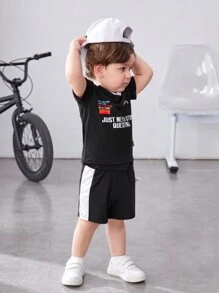 SHEIN 嬰兒男童2入組休閒街頭風格運動日常服裝,包括字母印花t恤和短褲,適用於春季,夏季和戶外活動