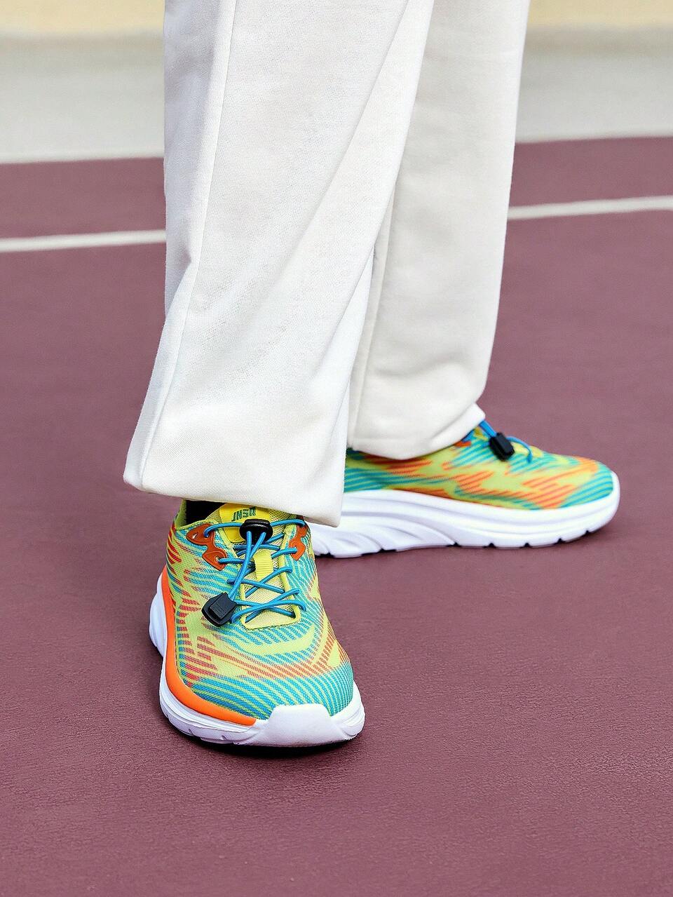Fashionable And Breathable Mesh Material Comfortable Sneakers For Jogging And Running On A Flat Surface With Multiple Colors