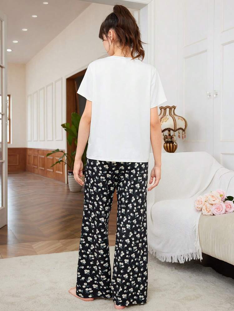 ティーンガール向け 編み上げのコントラストカラー パッチポケット付き ショートスリーブTシャツ、花柄プリントとボウノットの装飾、カジュアルなロングパンツ付きの家庭着のアウトフィット