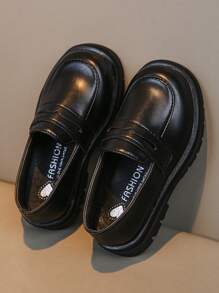 1 双男女通用纯色低帮舒适一脚蹬平底鞋，适合全年日常穿着