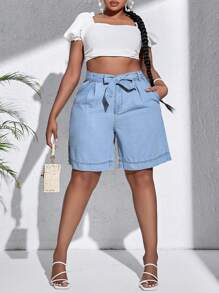 SHEIN CURVE+ 大尺碼女子高腰藍色牛仔短褲配腰帶 - 淺色水洗藍 - 查看 4