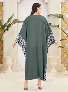 Al Najma Floral Print Spliced Sleeve Cuff Split Neck Kaftan - Green - View 2