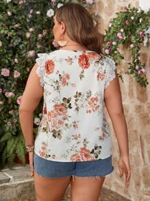 SHEIN VCAY 大碼花卉印花蕾絲拼接扇貝邊v領襯衫,適用於假期 - 彩色 - 查看 2