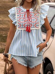 Breezaya 打結領口條紋幾何印花襯衫配褶邊修飾