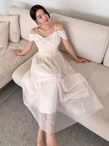 DAZY 纯色露肩褶裥喇叭下摆连衣裙吊带长裙 - 米色 - 查看 1