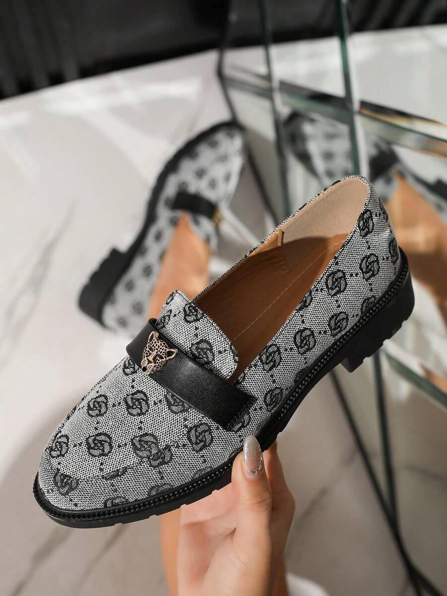 女士优雅蓝色绒面平底方头乐福鞋，配小金属扣装饰（鞋面纹理随机） - 灰色 - 查看 1