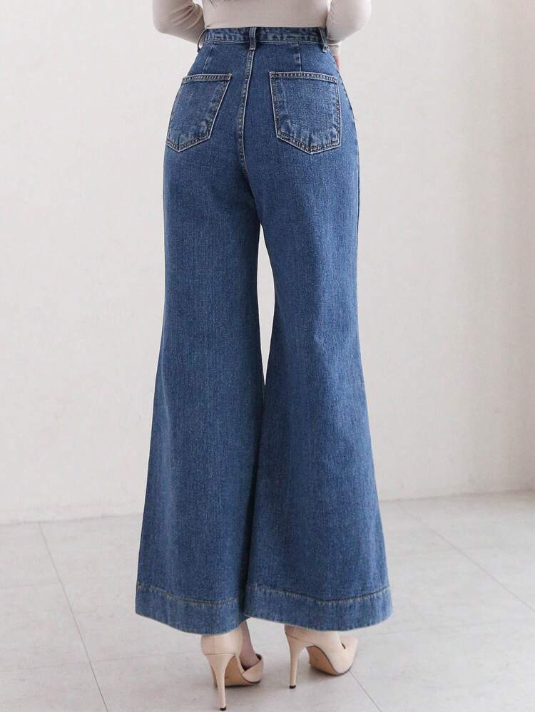 Women's Flare Leg Jeans With Double Pockets