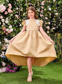 SHEIN 女童圆领不对称下摆连衣裙，荷叶边袖子，肩部有花朵装饰 - 杏色 - 查看 5