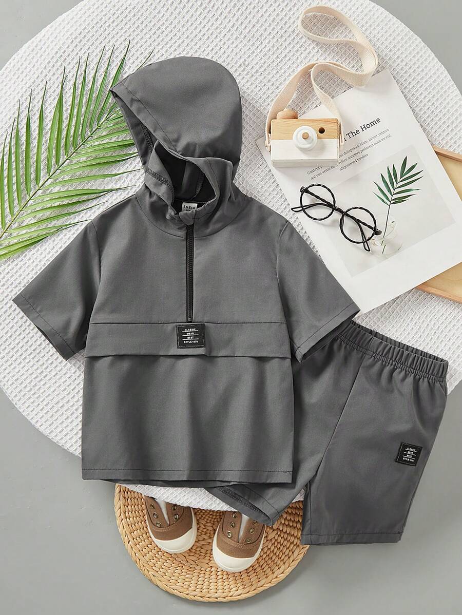 SHEIN 年輕男孩字母印花迷彩圖案工裝風格連帽短袖上衣和短褲套裝 - 深灰色 - 查看 1