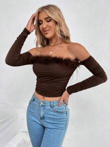 Chiquease 一字肩毛茸邊側收褶短款上衣 - 棕色 - 查看 3