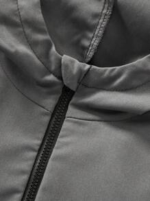 SHEIN 年輕男孩字母印花迷彩圖案工裝風格連帽短袖上衣和短褲套裝 - 深灰色 - 查看 5