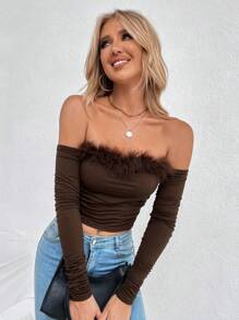 Chiquease 一字肩毛茸邊側收褶短款上衣 - 棕色 - 查看 5