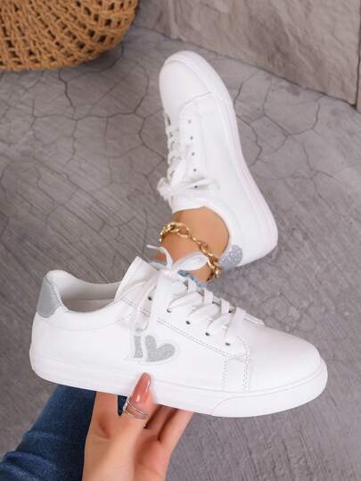 Fall/Winter Women's Latest Classic Colorblock White Casual Flat Sports Shoes, Suitable For Valentine's Day Sparkling Heart Decoration, Fashion Youngsters' First Choice, Cross-Strap Comfortable Massage Sole, Black Heel Running Sneakers, Breathable Small White Shoes, Cute European And Japanese Small White Shoes