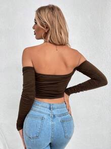 Chiquease 一字肩毛茸邊側收褶短款上衣 - 棕色 - 查看 2