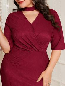 Modelyn Burgundy Red Plus Size Women's Solid Color Choker V-Neck Short Sleeve Dress - Burgundy - View 6