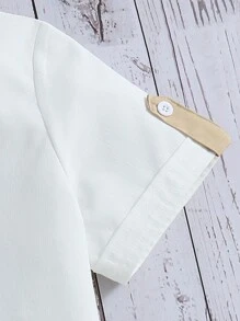 SHEIN Conjunto Menino Tween Top de Manga Curta Casual com Contraste de Cores e Gola Alta e Shorts em Cor Sólida para Uso Diário no Verão