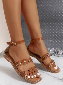 2024年新款歐美時尚鉚釘裝飾條紋女棕色平底涼鞋,適合度假或休閒穿著 - 棕色 - 查看 3