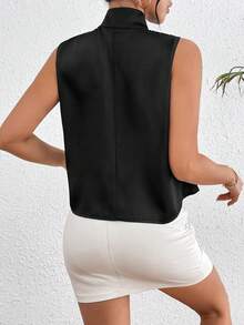 SHEIN Allurite 女式荷葉領無袖衫,飾以鑽石裝飾扣 - 黑色 - 查看 2