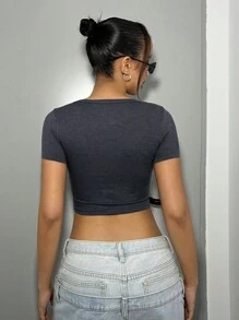 SHEIN ICON 女款短袖緊身t恤,開叉領口設計,鉚釘裝飾