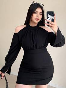 Dazy Petite Plus Vestito taglie comode con spalle scoperte, gonna svasata con cintura in vita e scollo alto all'americana - nero - Visualizzare 3
