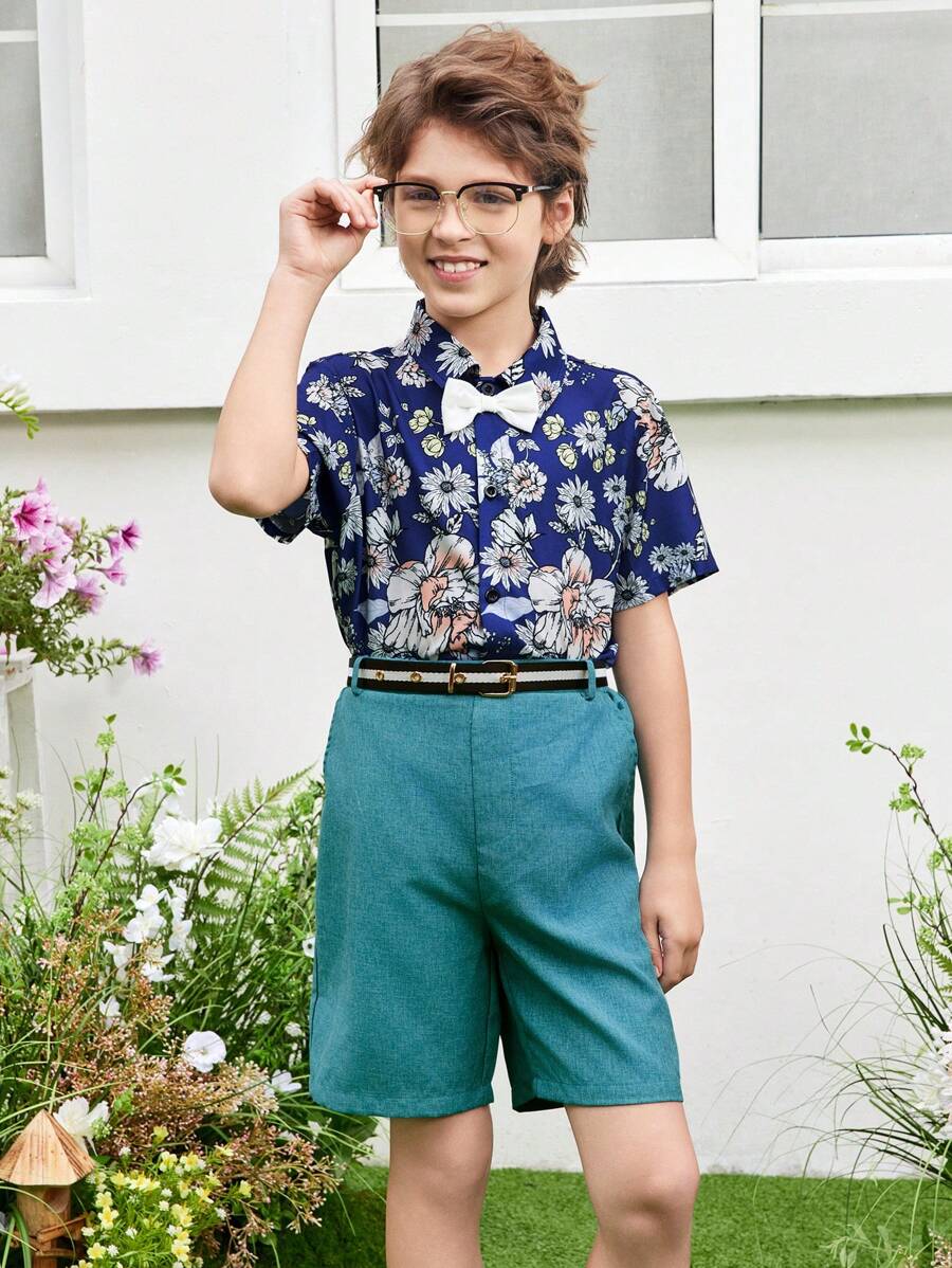 SHEIN Tween Boys' Elegant Flower Pattern Short Sleeve Shirt With Bow Tie And Belted Shorts Set - Blue - View 1