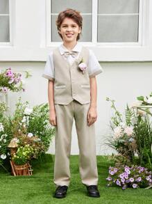 SHEIN Conjunto elegante de chaleco tejido para niño preadolescente con bloqueo de color, corbata de moño, camisa y pantalones de vestir - Caqui - Ver 4