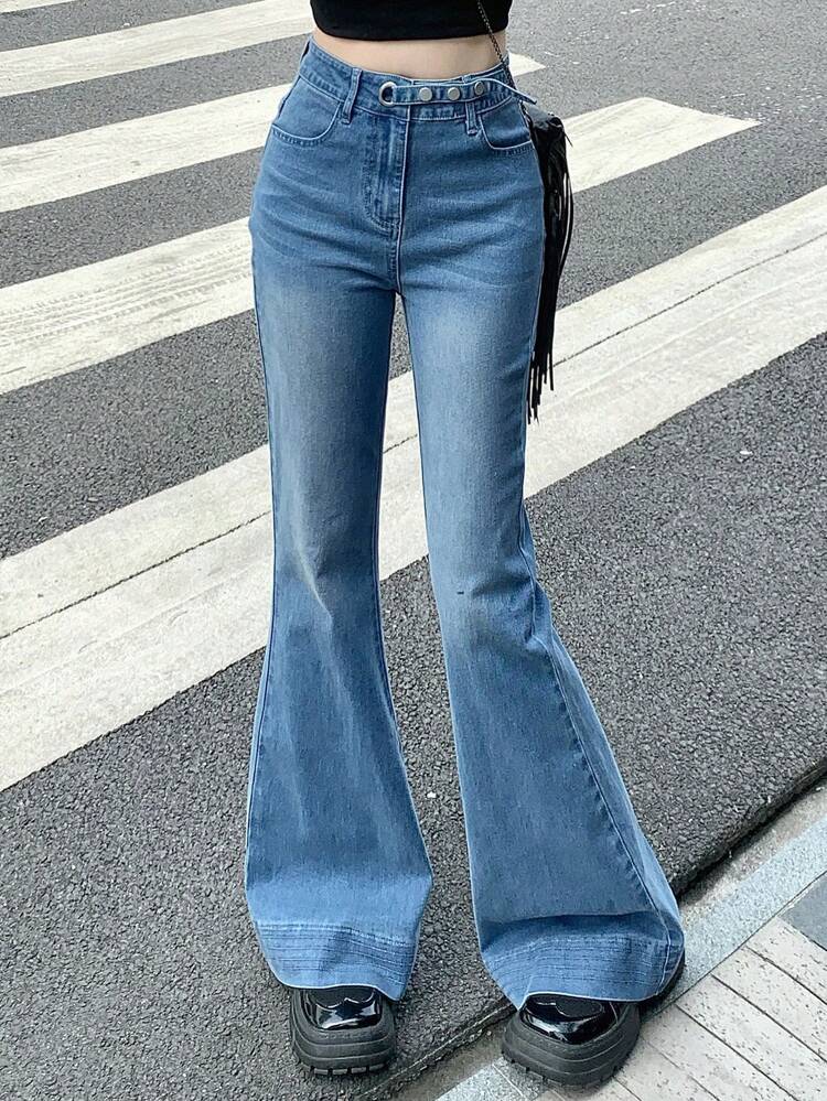 Women Mid-Rise Flare Jeans With Designed Waist