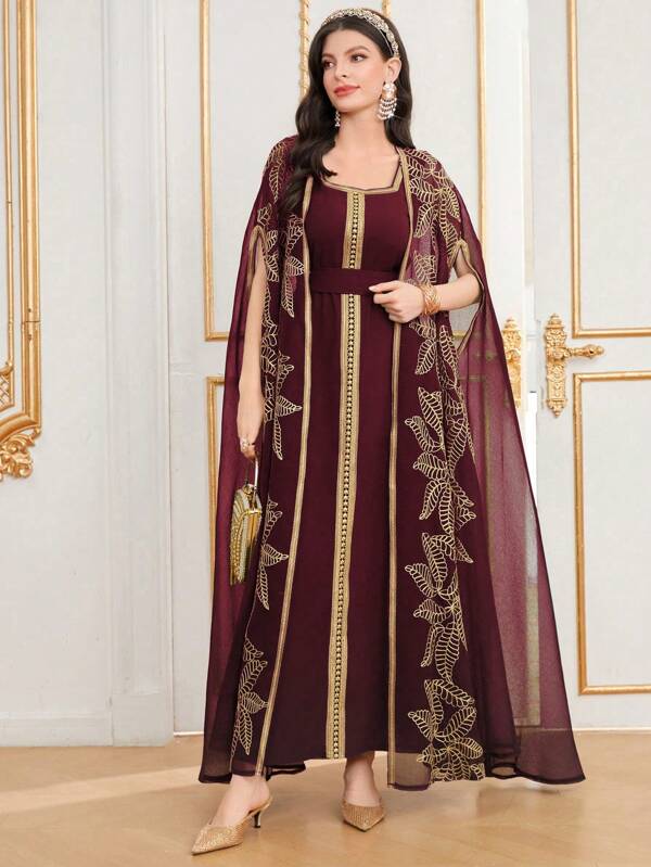 Al Najma Ensemble deux pièces pour femmes composé d'un manteau cape à manches avec broderie et d'une robe sans manches de couleur bordeaux rouge