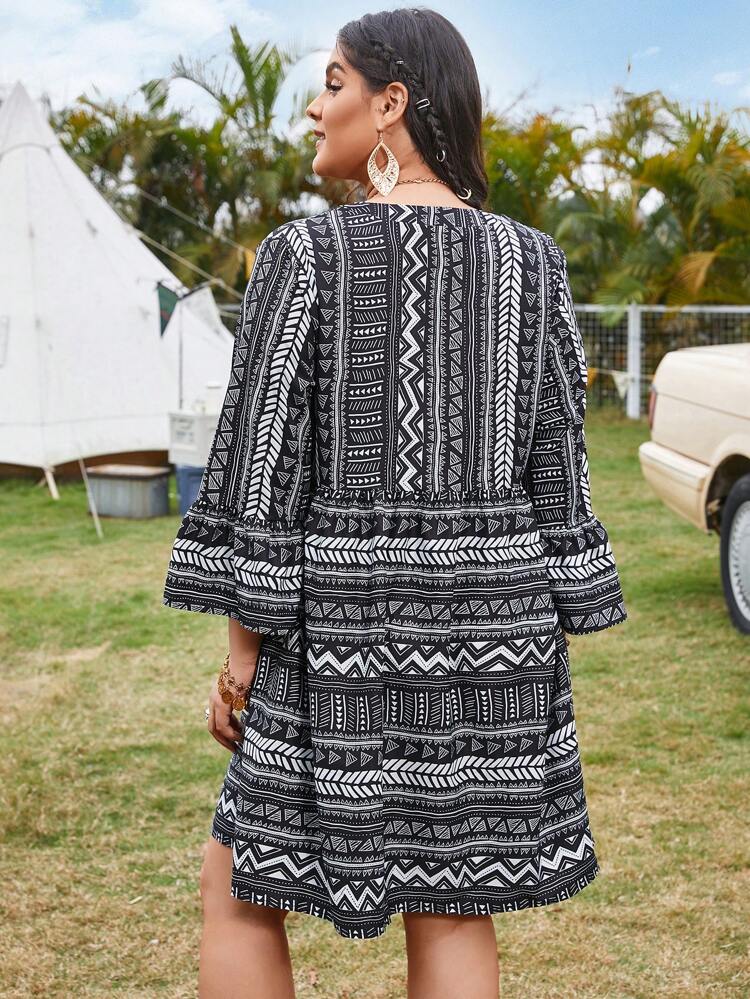 Plus Size Geometric Print Notched Hem Dress